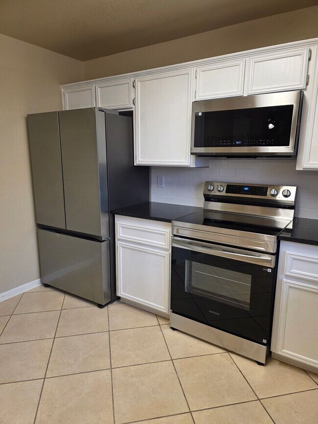 Building Photo - Beautifully Updated 4 Bedroom Home