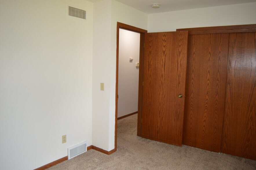 Building Photo - 6938 Chester Dr