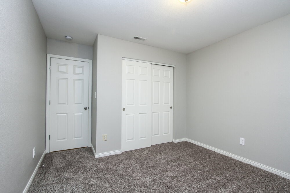 Building Photo - 9016 Hosta Way