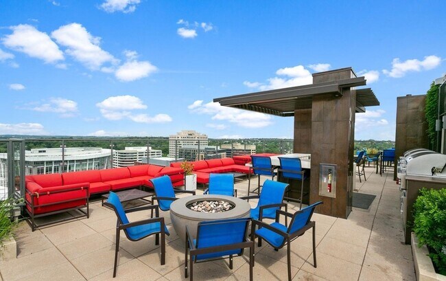 Building Photo - 851 N Glebe Rd