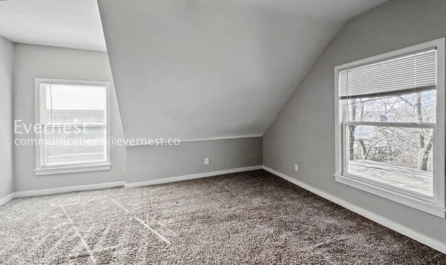 Building Photo - 4 Bed/3 Bath Home with In-Unit Laundry / Available Now!