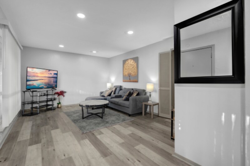 Building Photo - 5647 Gaston Ave