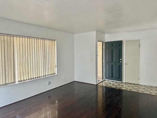 Building Photo - 7156 Southpark Ct