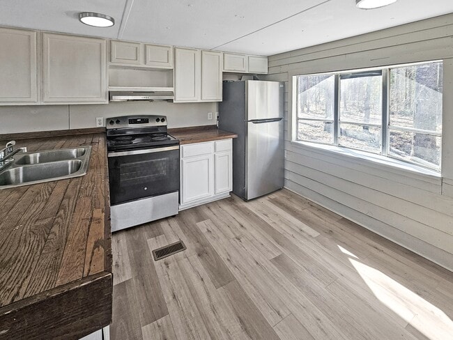 Building Photo - 17 Eldorado Dr