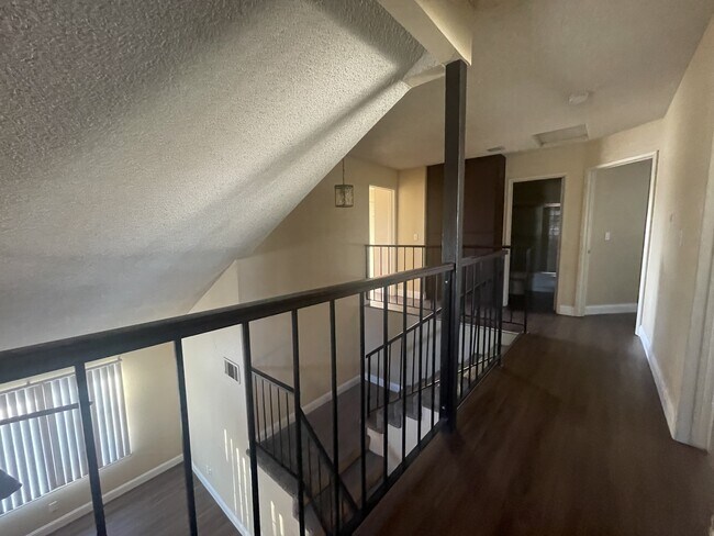 Building Photo - 160 Vail Ct