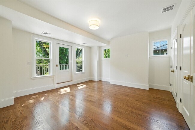 Building Photo - 197 Winchester St