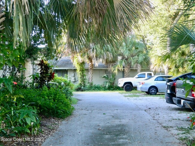 Building Photo - 803 Rockledge Dr