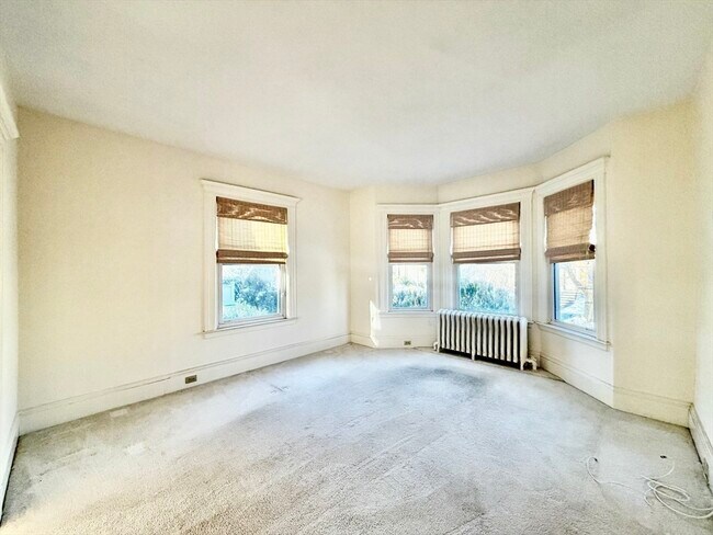 Building Photo - 44 Gray St