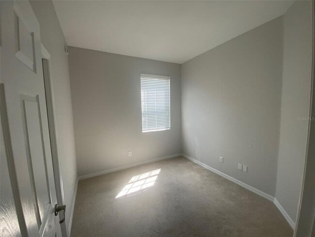Building Photo - 6061 Kirkland Way