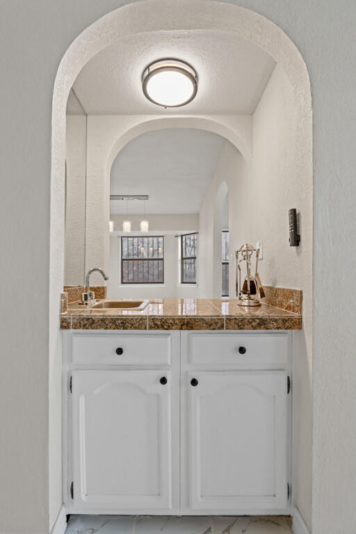 Building Photo - 8500 Mountain View Dr