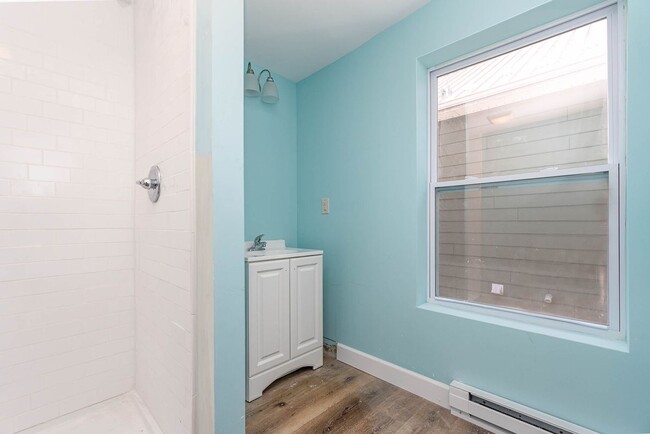 Building Photo - 62 Breckenridge St