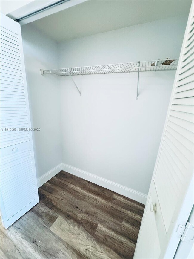 Building Photo - 19501 W Country Club Dr