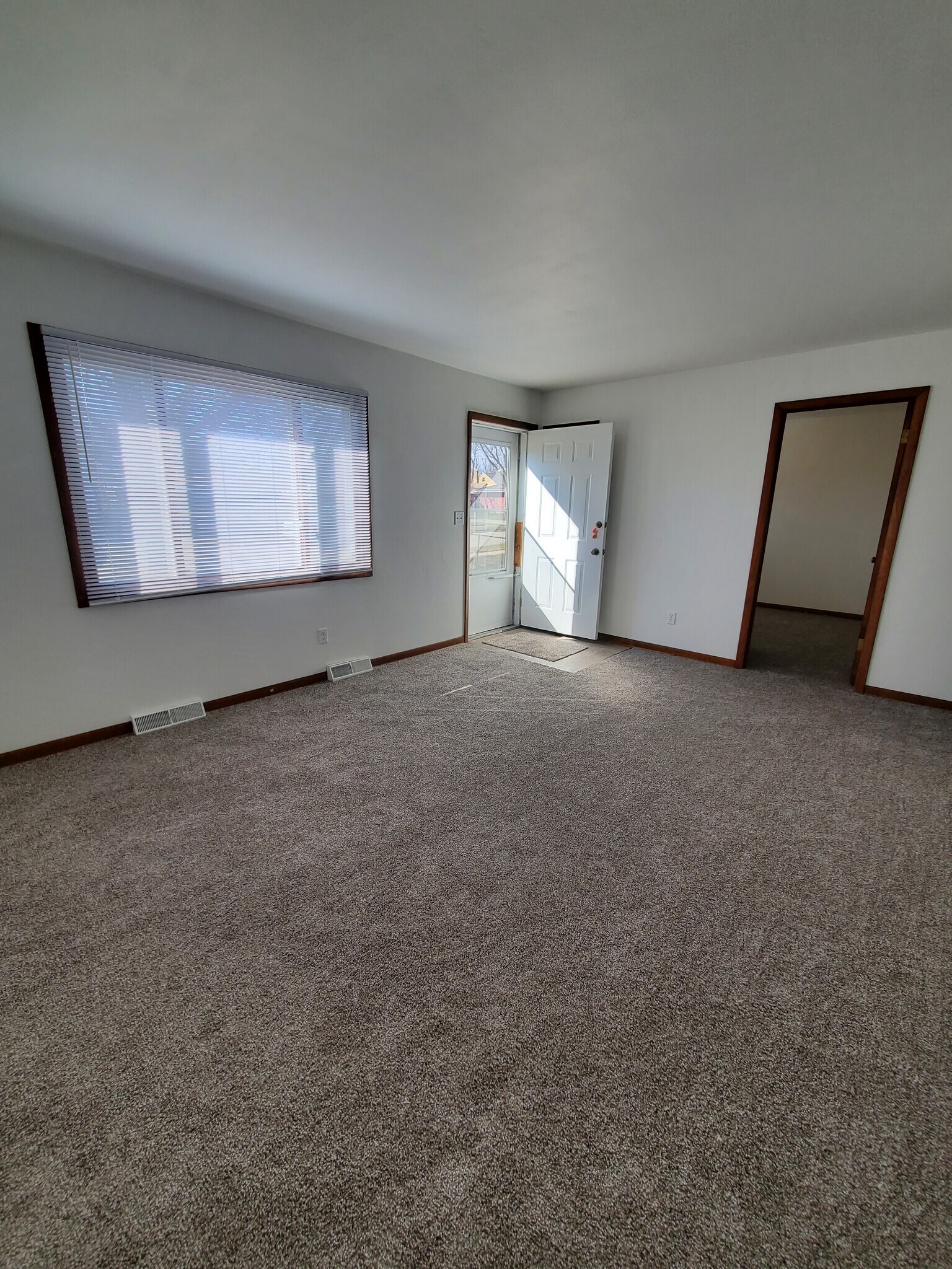 Building Photo - 5507 42nd Ave