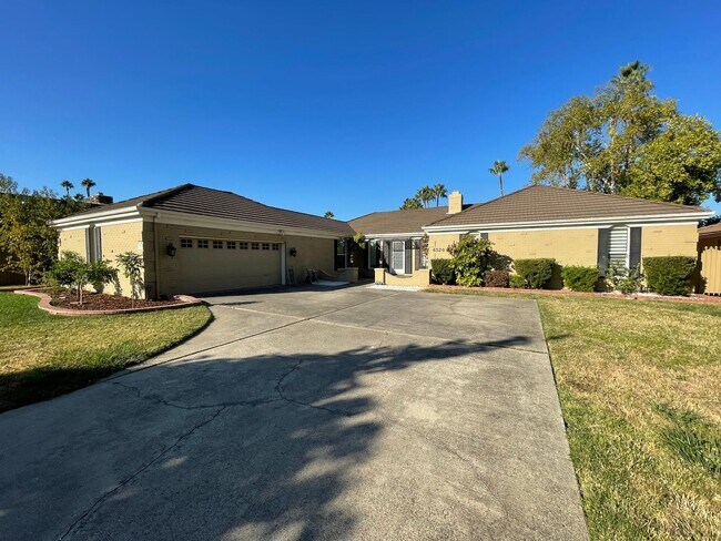 Building Photo - 6520 Havenside Dr