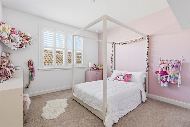 Building Photo - Luxury 5-Bedroom Residence in Eagle Creek with Indoor-Outdoor Living