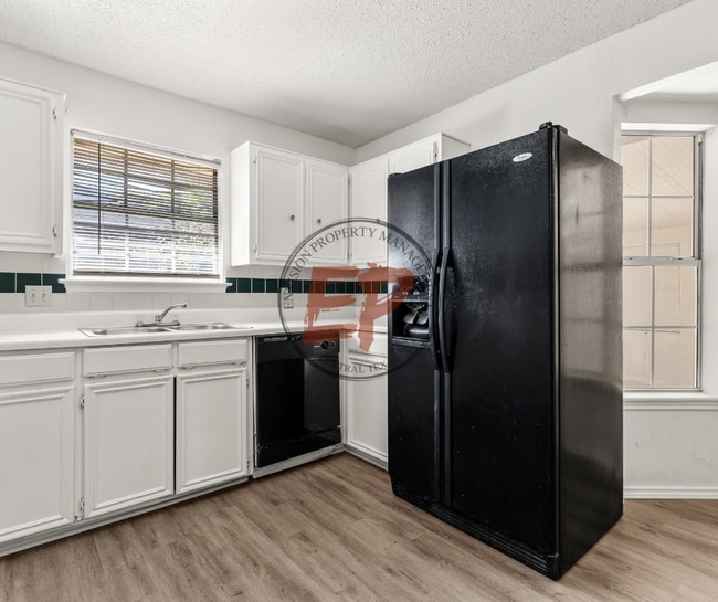 Building Photo - 1727 Ramada Dr