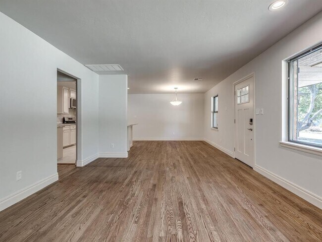 Building Photo - 1320 Avondale Dr