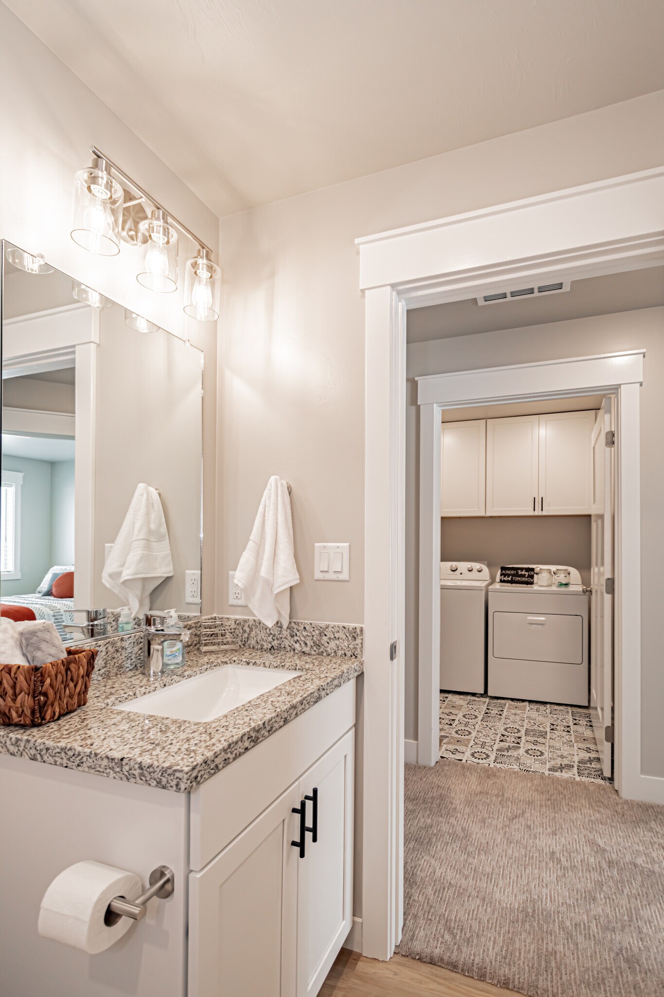 Building Photo - 380 S 3rd W