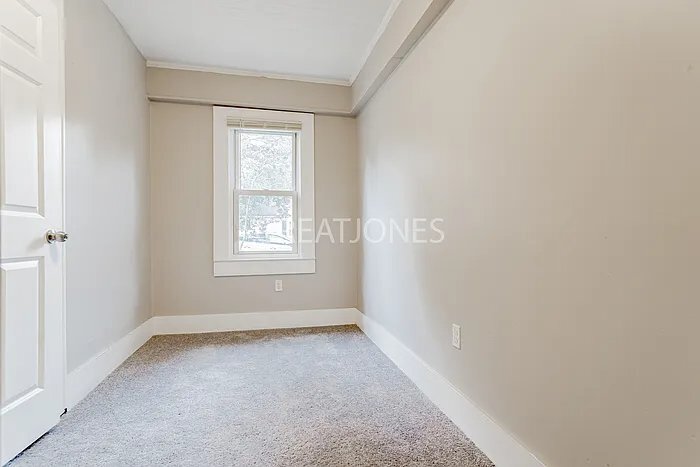 Building Photo - 105 Phillips St