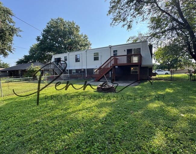 Building Photo - 604 NE Magellan Ave