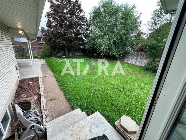 Building Photo - 1374 Marinwood Ave