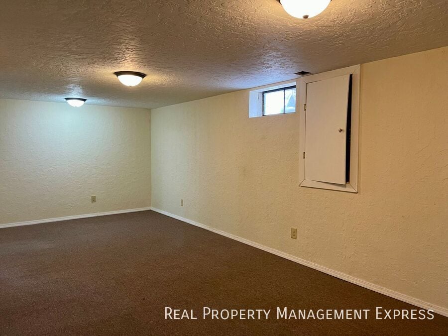 Building Photo - Charming 4 bed 2 Bath Home