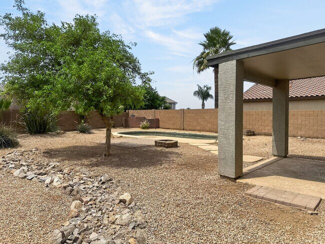 Building Photo - Beautifu;l 4Bed/2.5Bath, Private Pool Home!