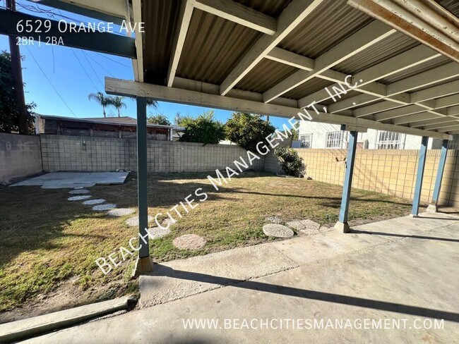 Building Photo - Large 2 Bedroom Home In North Long Beach