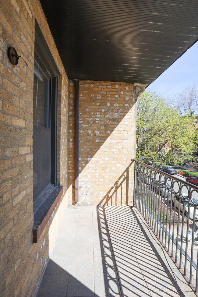 Building Photo - 3702 N Sheffield Ave