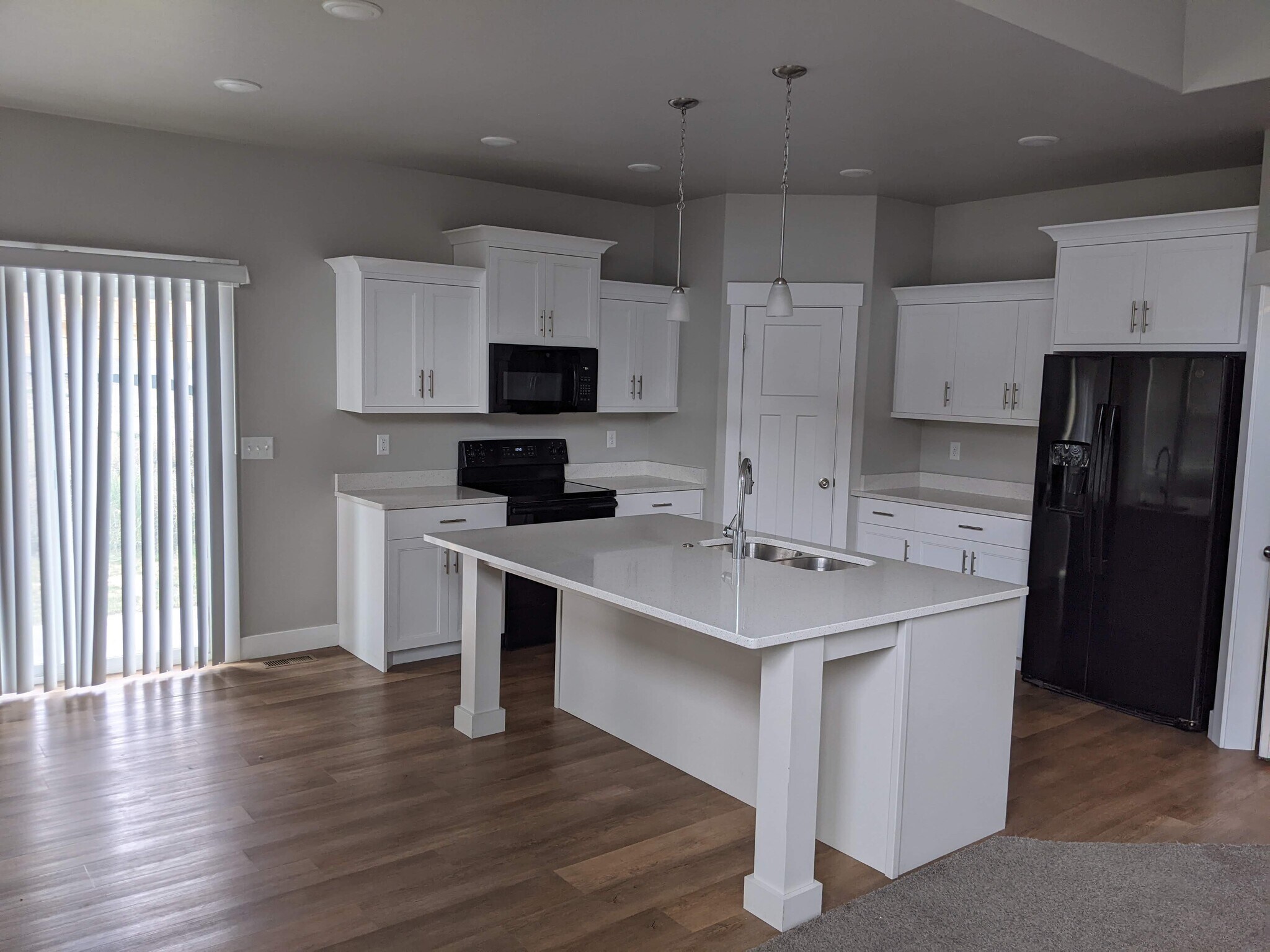 Building Photo - 889 E 600 N