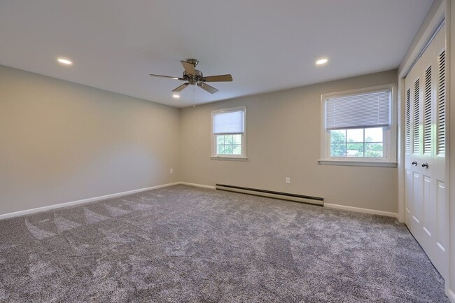 Building Photo - 131 Highview Dr
