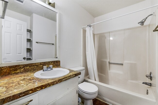 Building Photo - 217 Lazy Ln