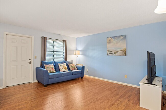 Building Photo - 715 S Ocean Dr
