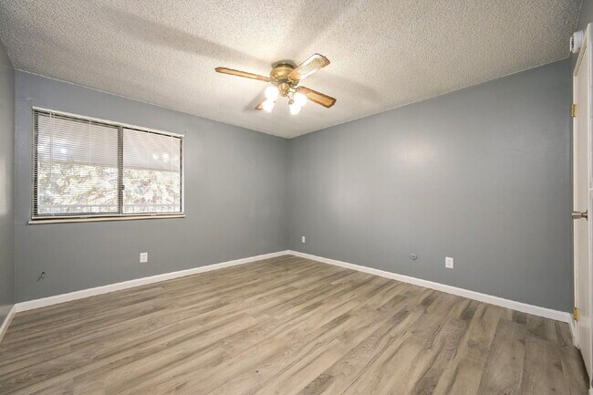 Building Photo - 940 S Walden Way