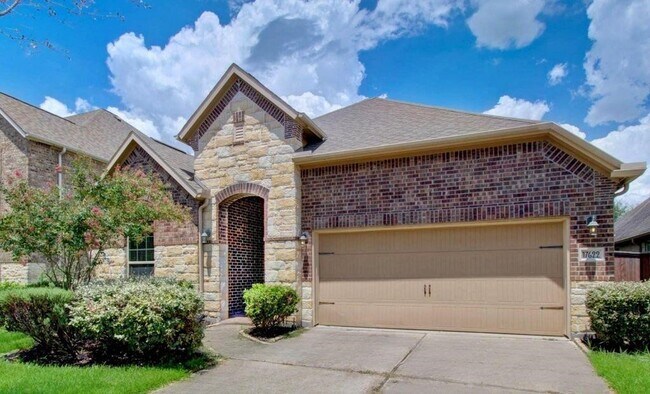 Building Photo - 17622 Quiet Shores Dr