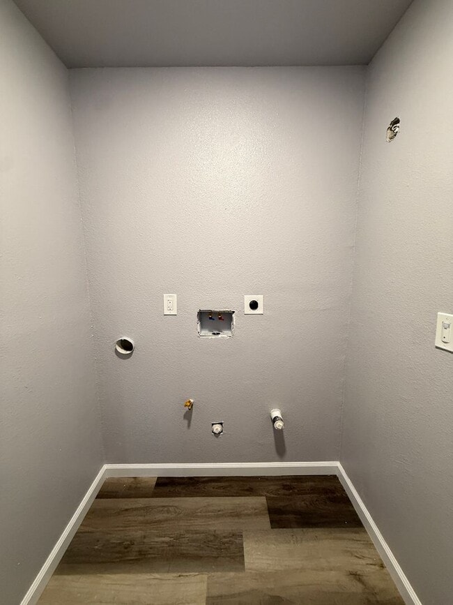 Building Photo - M12150