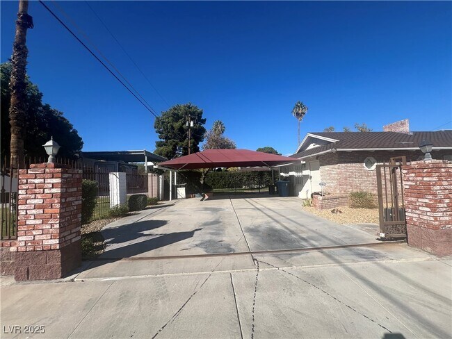 Building Photo - 1650 Waldman Ave