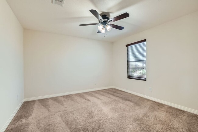 Building Photo - Dont Miss This Gorgeous 4 bed 3 bath plus Loft!