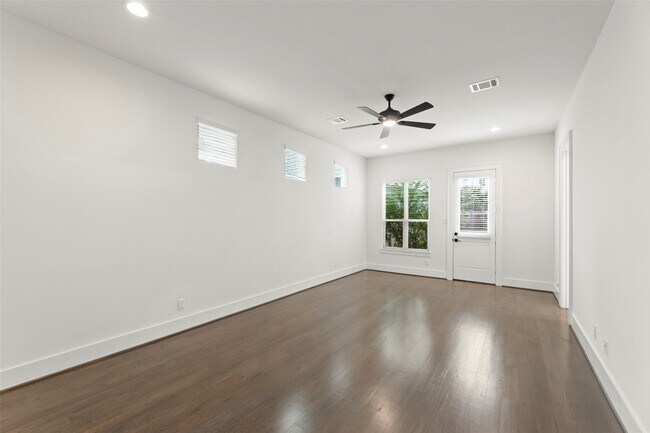Building Photo - 1825 Northwood St