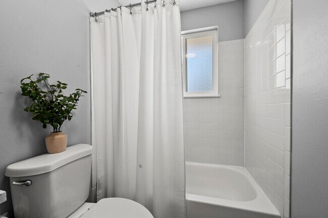 Building Photo - 3642 W 90th Pl