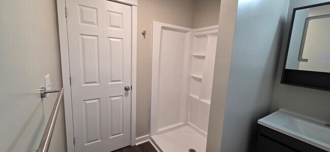 Building Photo - 403 Leola Dr