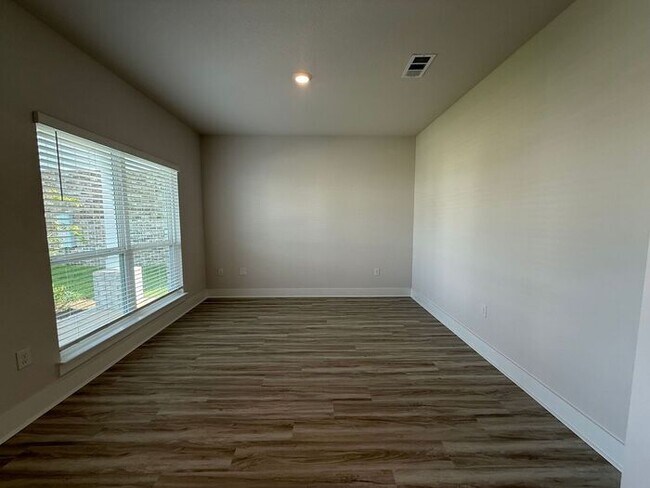 Building Photo - Gulf Breeze - Deer Ridge Crossing - 4 bedroom, 2.5 bathroom - New Construction