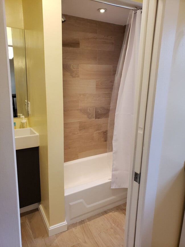 Building Photo - 59 Dartmouth Ave