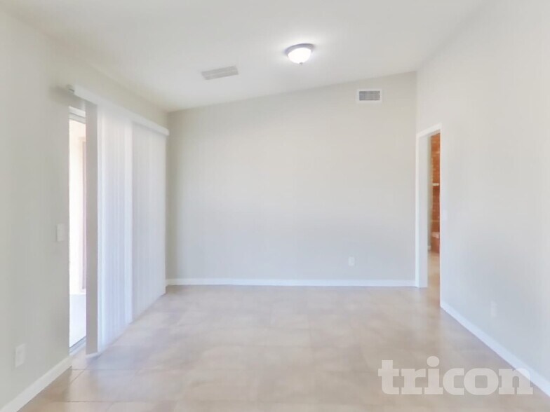 Building Photo - 10044 W Highland Ave