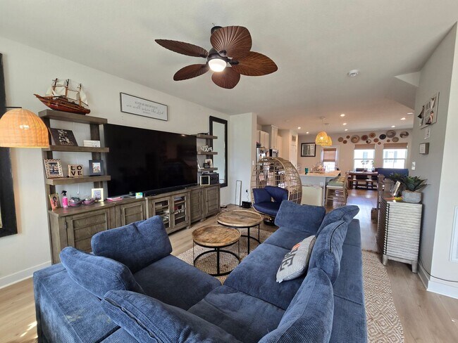 Building Photo - 4 Bed, 3.5 Bath Townhome Located just minutes from the VA/NC Line