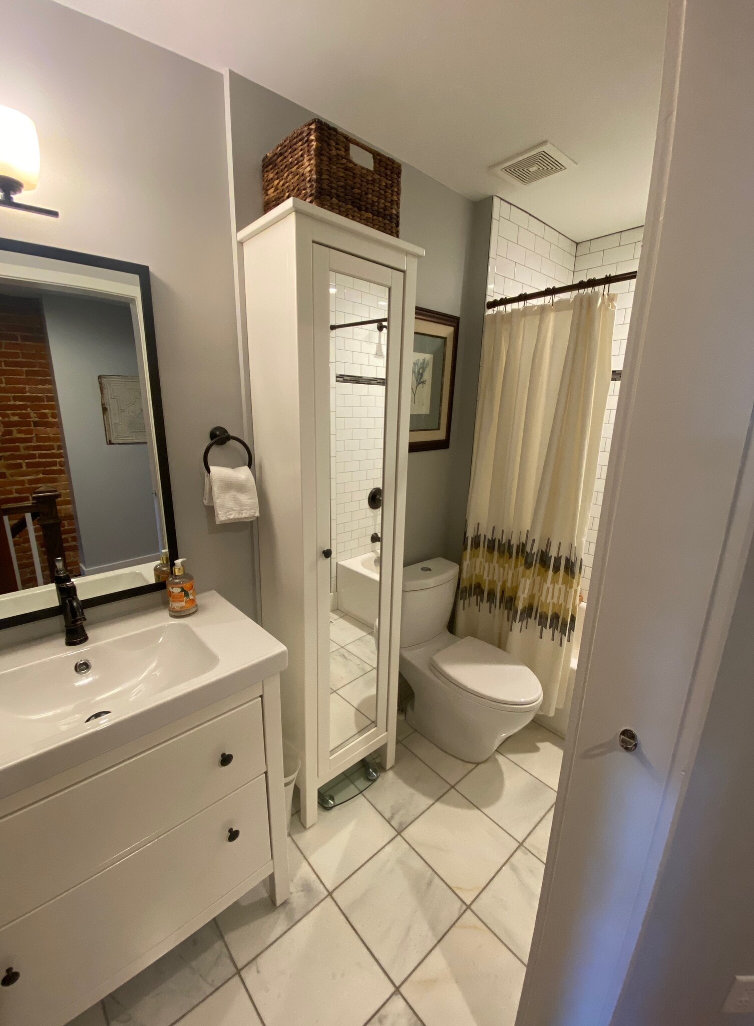 Bathroom 2 - 1406 Andre St