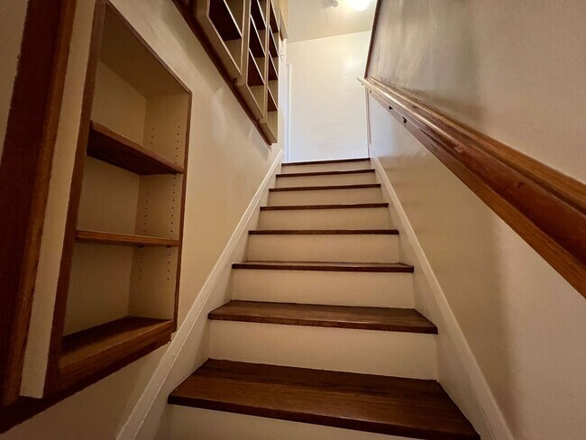 Building Photo - 2425 Demington Dr