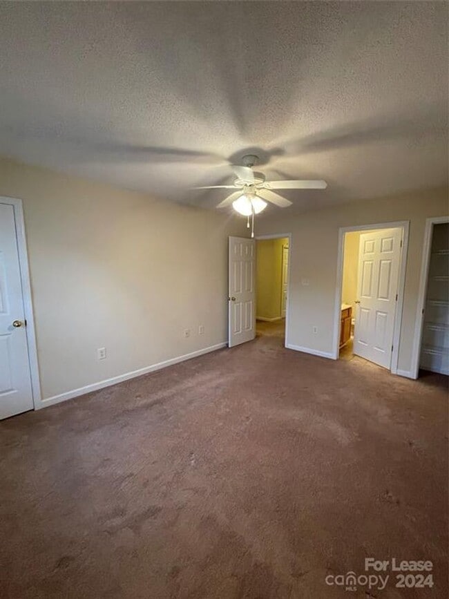 Building Photo - Spacious 2BR 2BA Townhome In Prime Location!