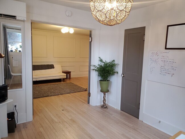 Building Photo - Laurel220 (KC-JF)