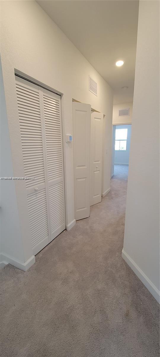 Building Photo - 1010 SE 26th Ter